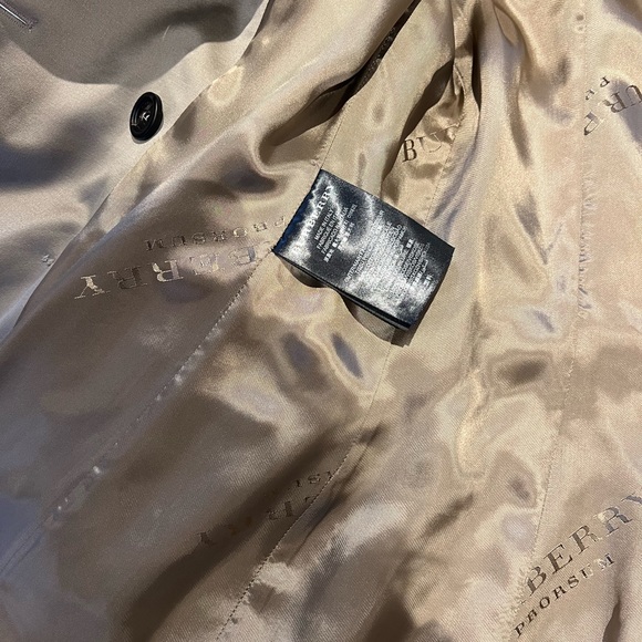 Burberry trench coat - Picture 6 of 9